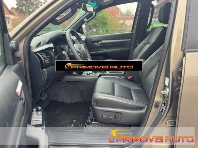 TOYOTA Hilux 2.4 D-4D A/T 4WD 4 porte Double Cab Invincible