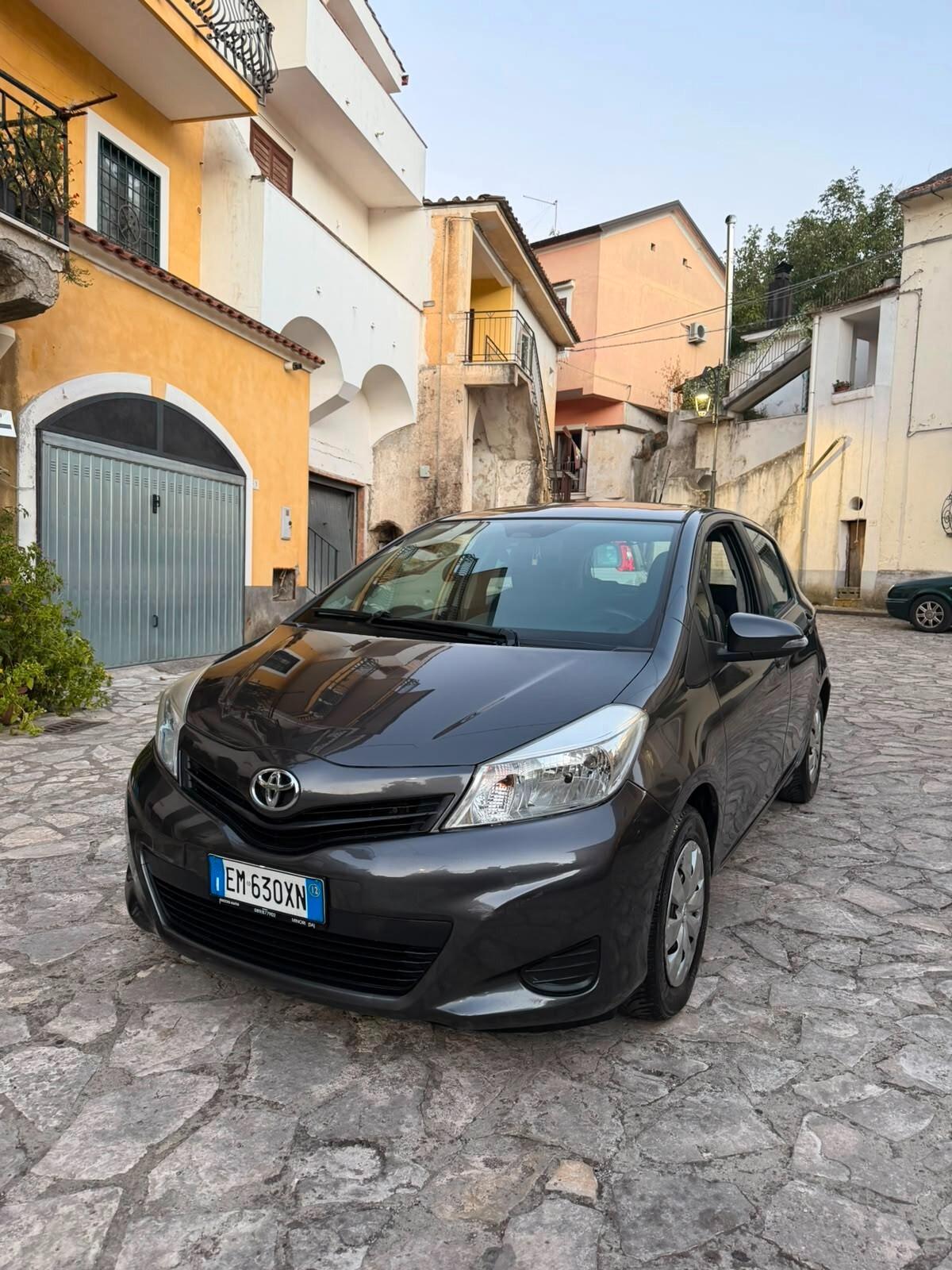 Toyota Yaris 1.0 5 porte Active