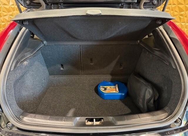 Volvo V40 D2 R-design