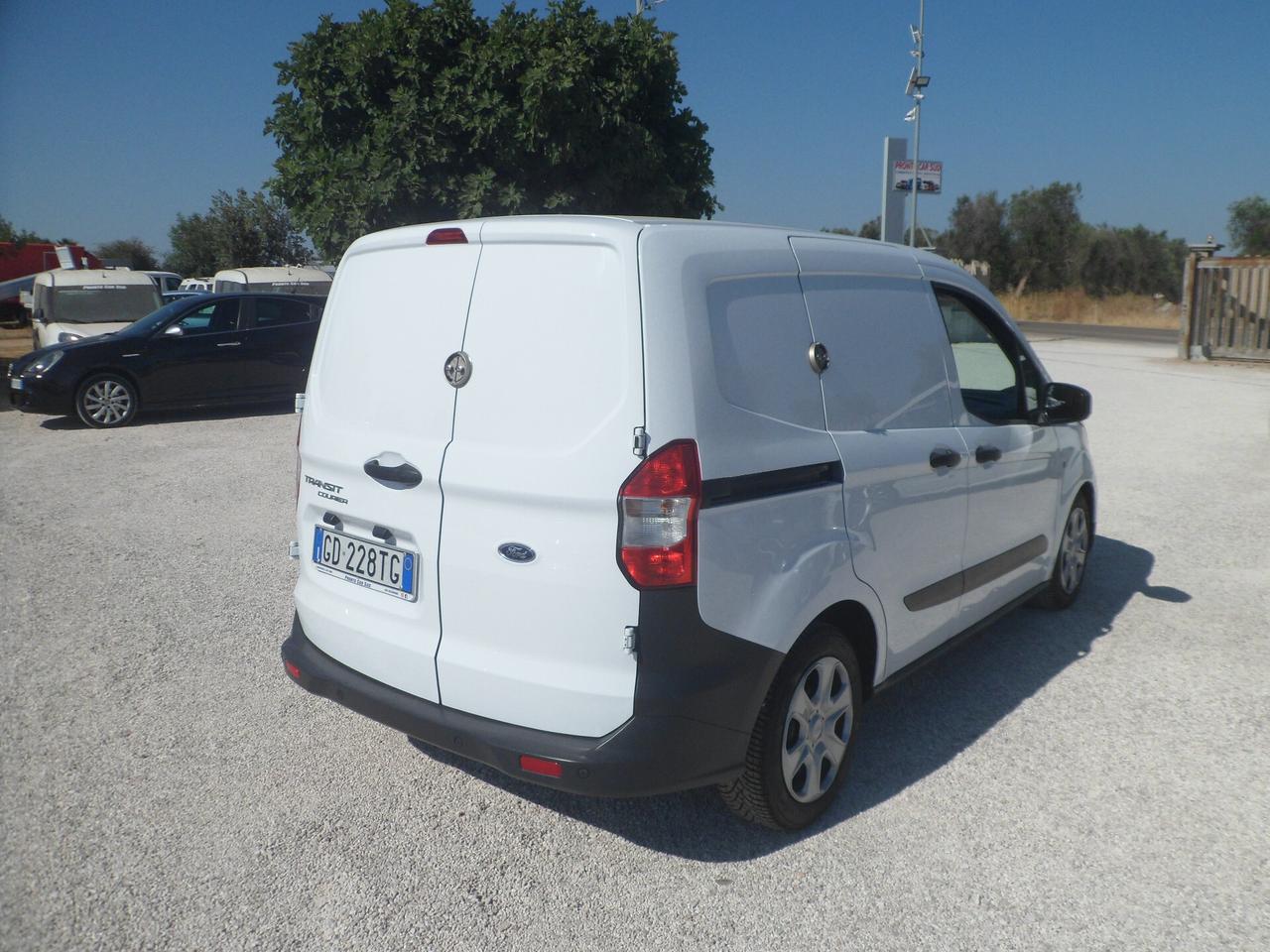 Ford Transit Courier furgone