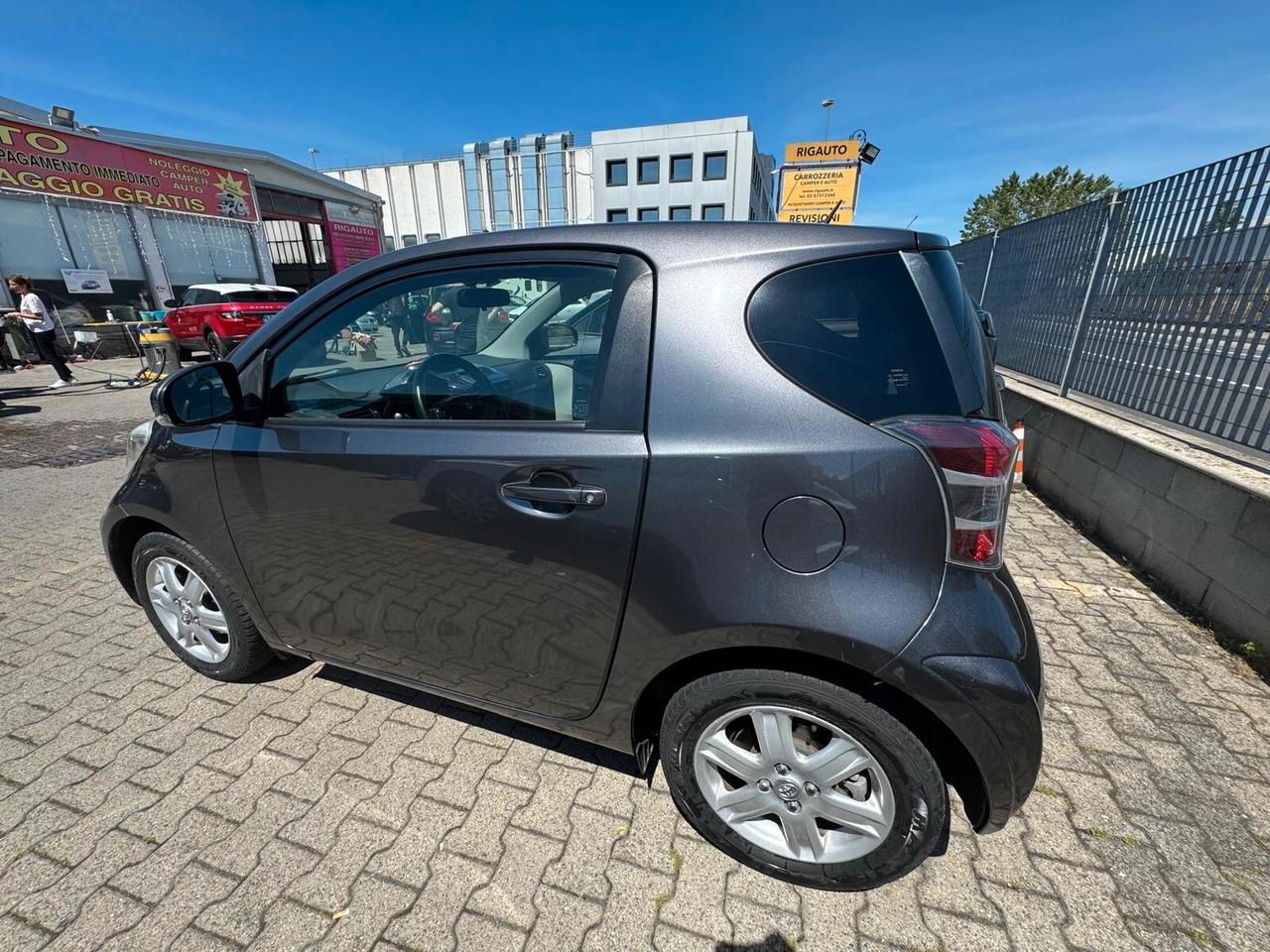 TOYOTA IQ