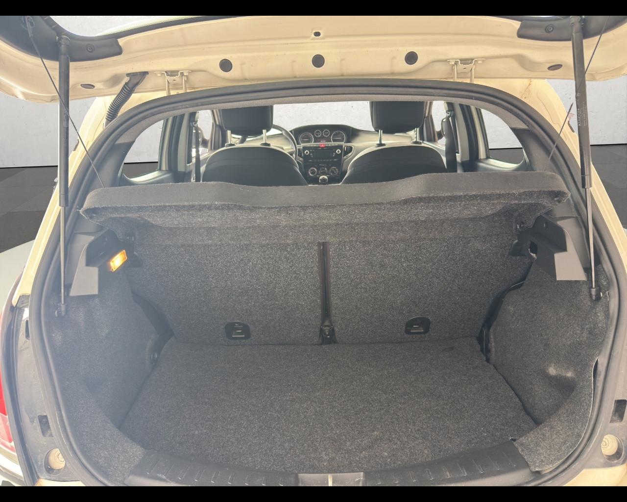 LANCIA Ypsilon 3ª serie - Ypsilon 0.9 TwinAir 85 CV 5 porte Metano