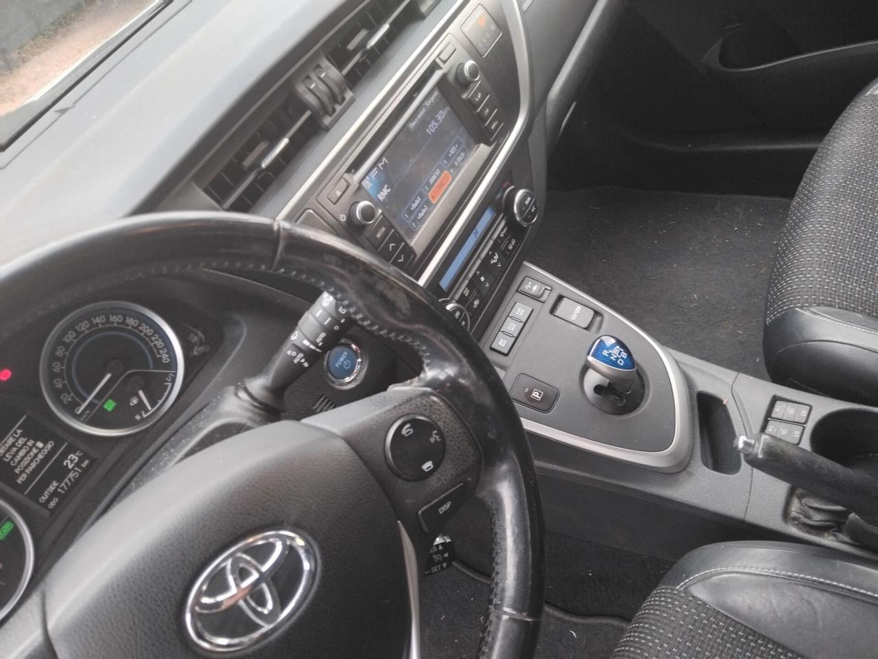 Toyota Auris Touring Sports 1.8 Hybrid Lounge