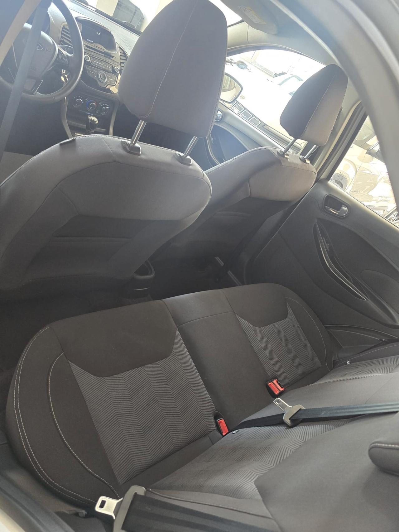 Ford Ka 1.2 Ti-VCT 85CV Black & White -