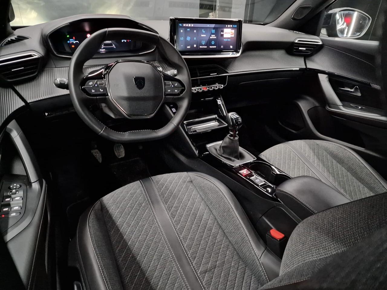 Peugeot 2008 1.2 PureTech 100 S&S Allure