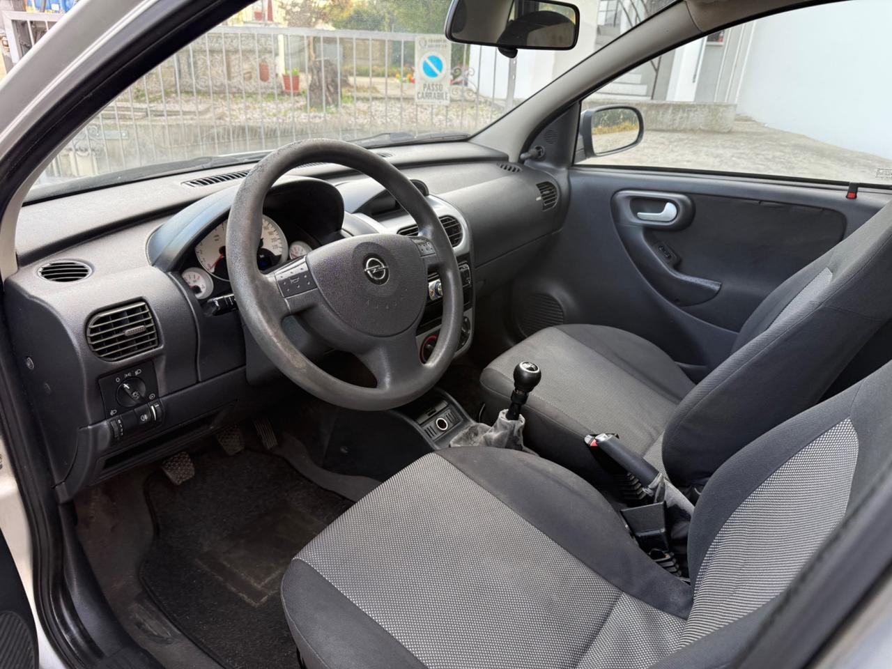 Opel Corsa 1.2 5 porte Cosmo 2006 no blocchi città