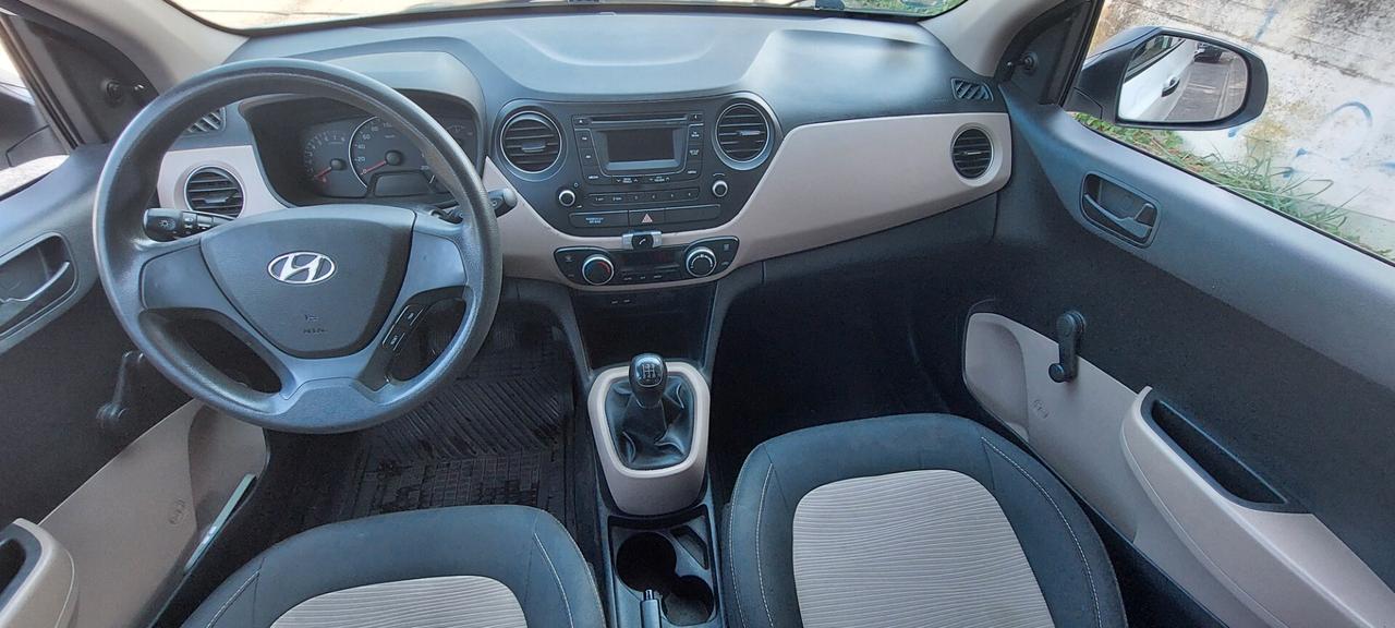 HIUNDAI I10 BENZINA 1,0 5 POSTI TELFONO X NEOPATENTATI IMPECCABILE GOMME NUOVE