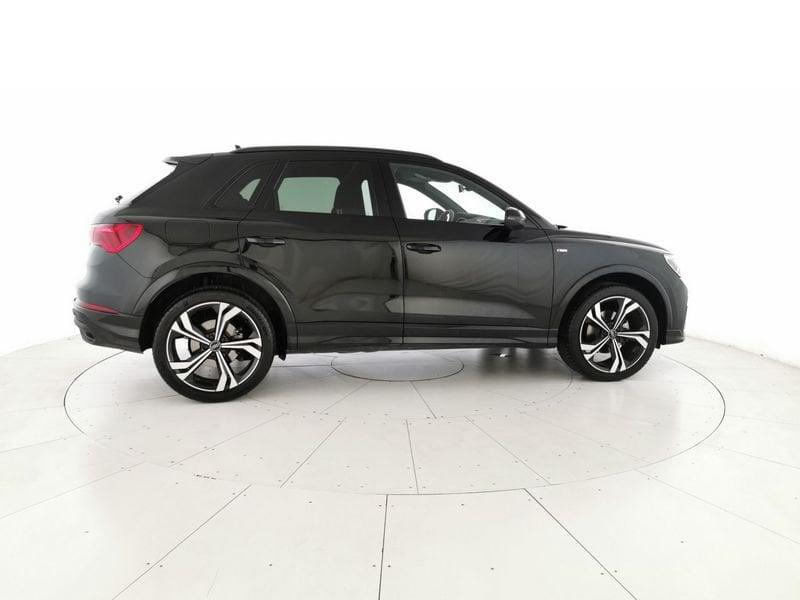 Audi Q3 II 2018 35 2.0 tdi Identity Black s-tronic