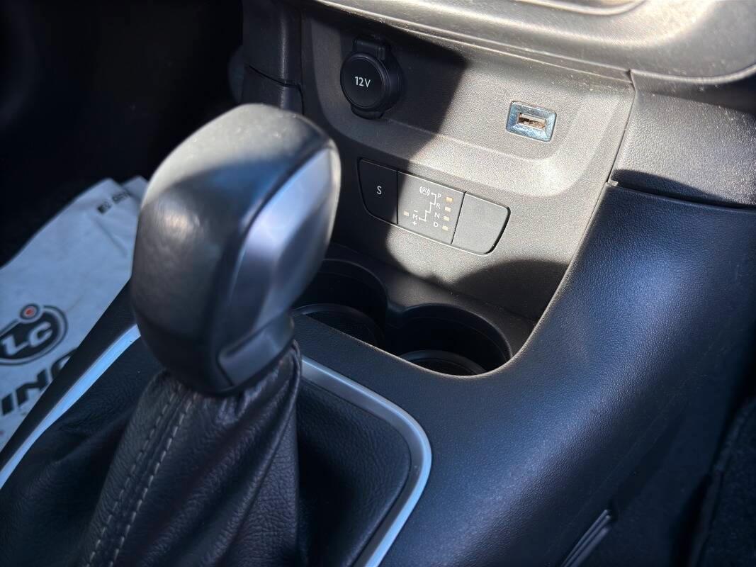 Citroen C3 1.2 puretech Shine s&s 110cv eat6 Con CARPLAY