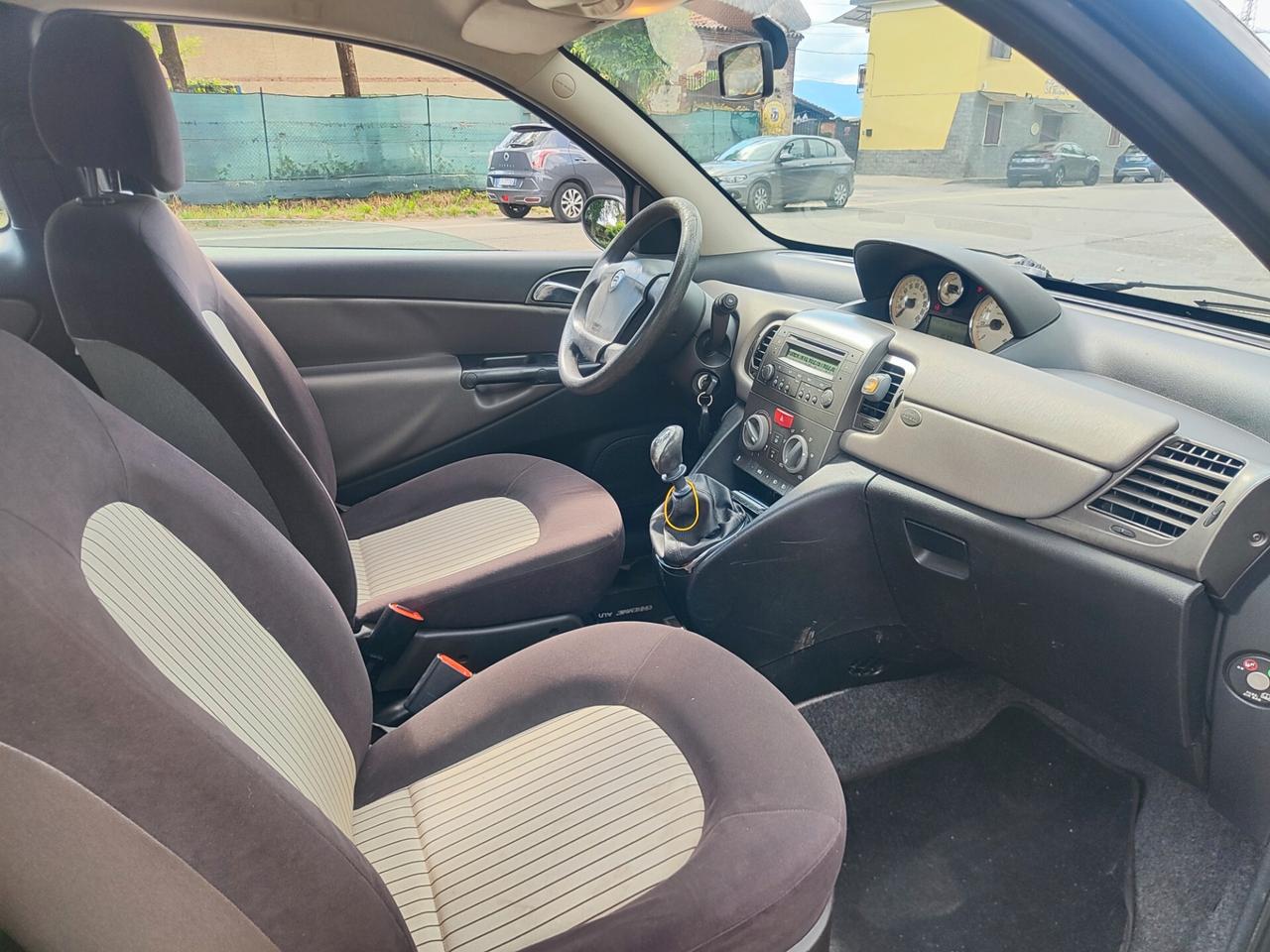Lancia Ypsilon 1.2 Oro