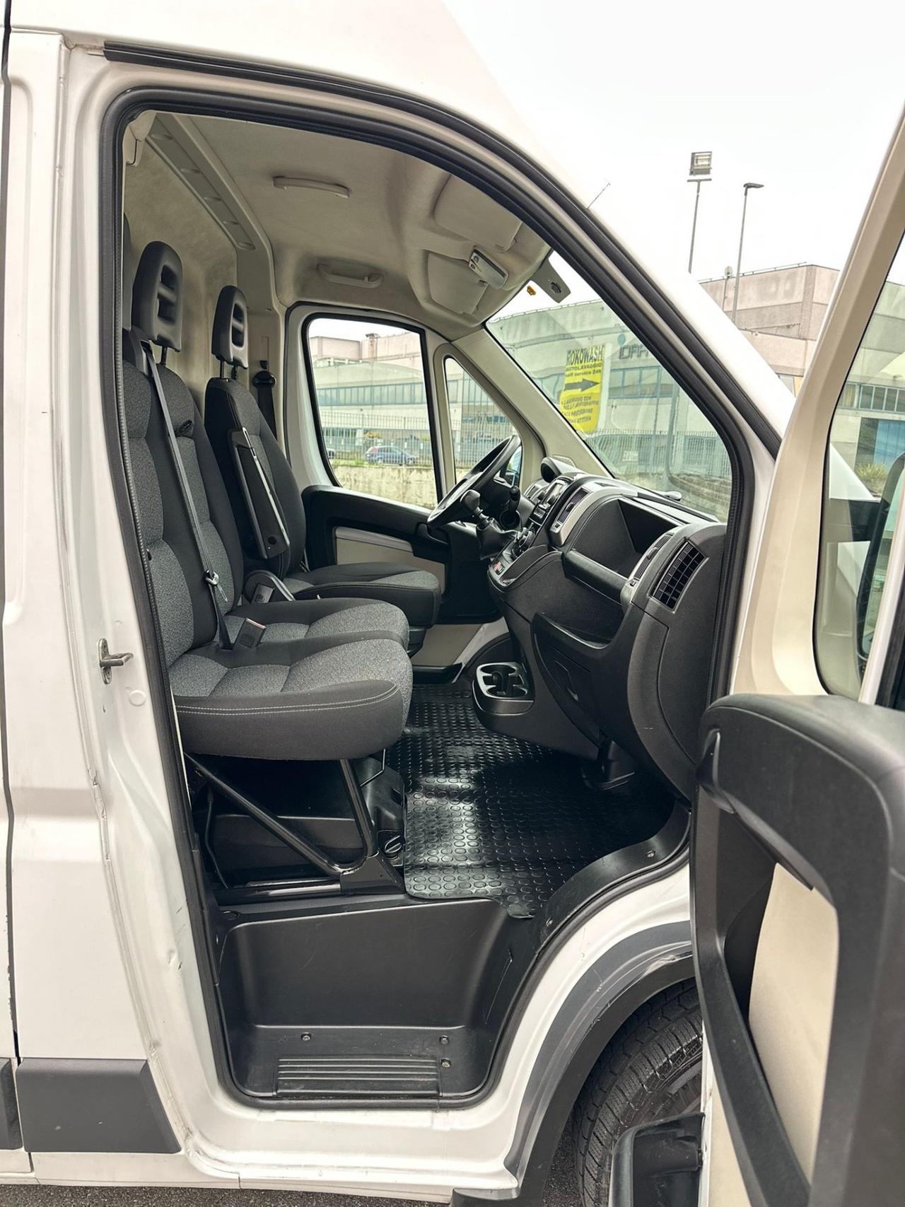 Fiat ducato con pedana caricatrice