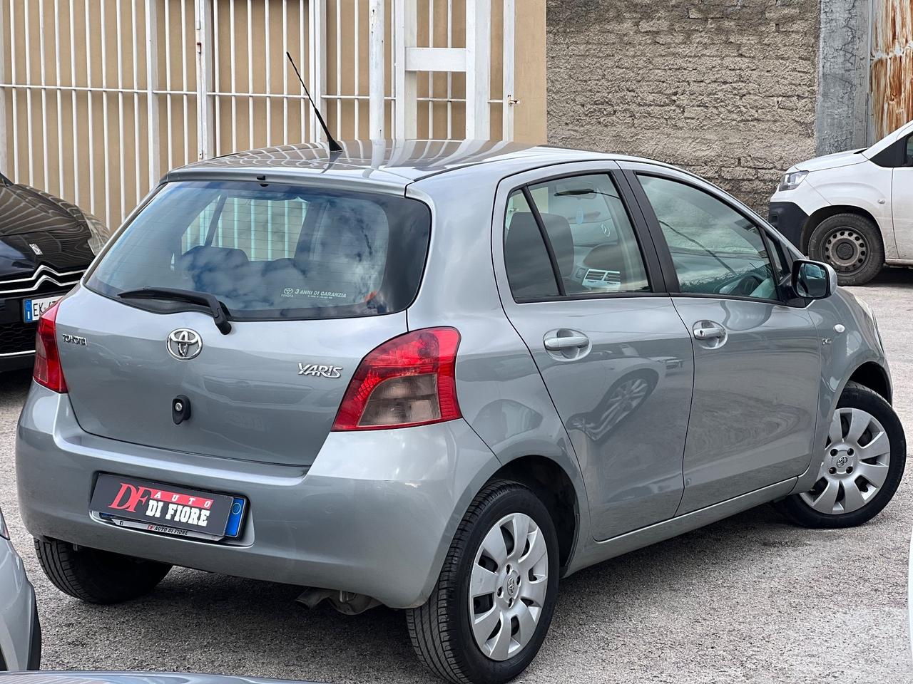 Toyota Yaris 1.4 D-4D 90CV AUTOMATICA FINANZIABILE