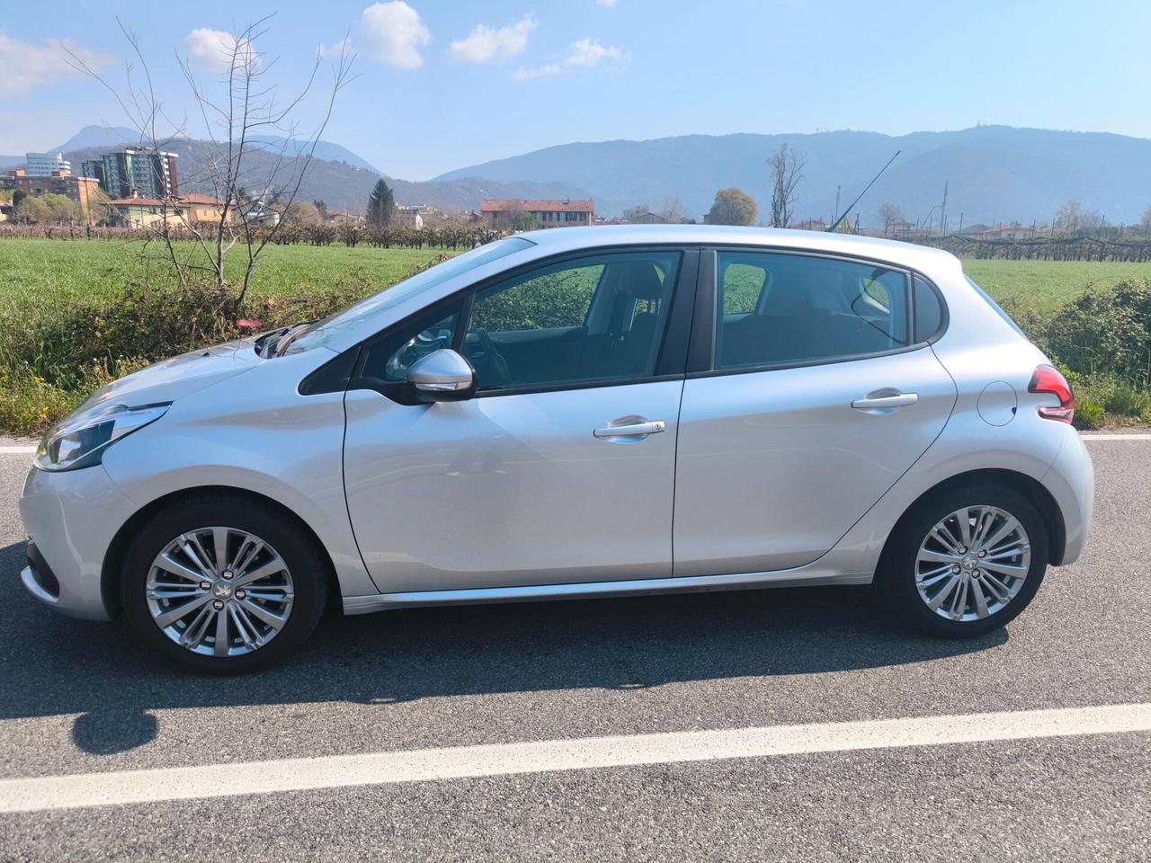PEUGEOT 208 1,2 BENZ- KM 70000-UNIPROPRIETARIO-EURO 6