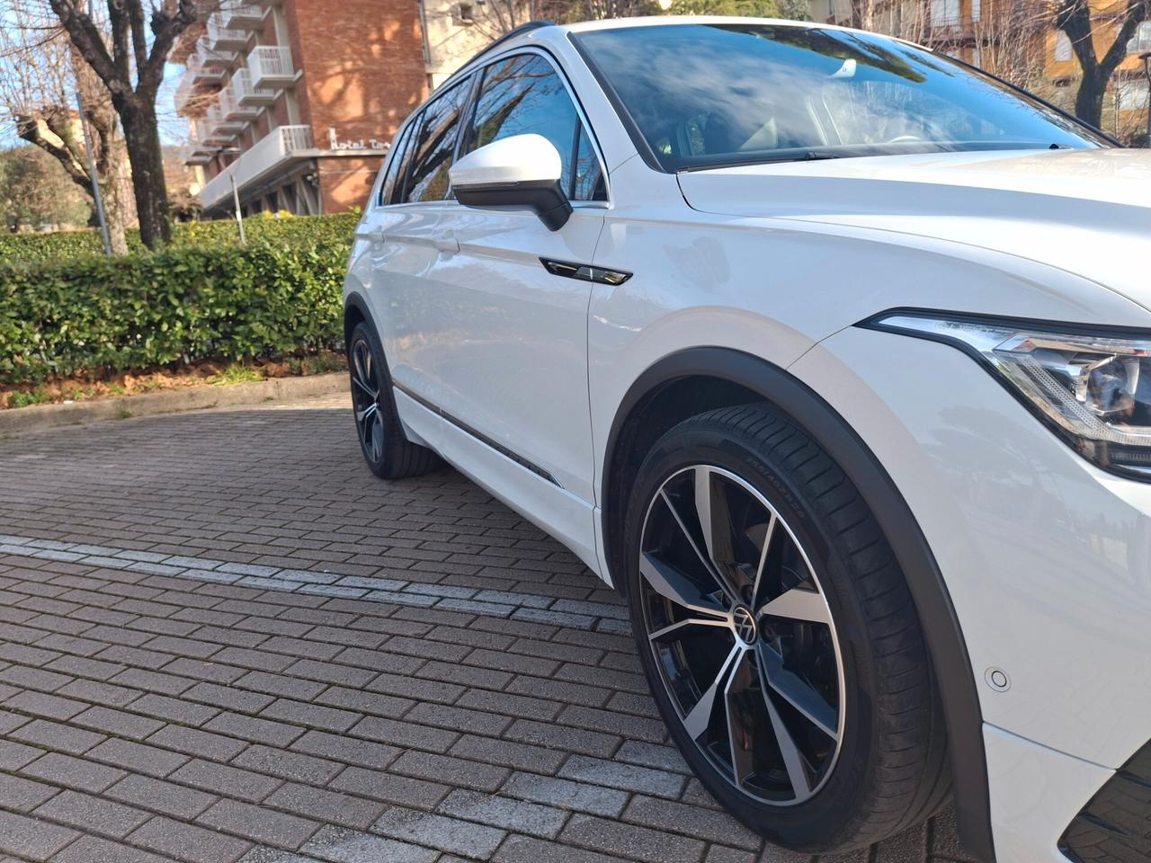 Volkswagen Tiguan 2.0 TDI 150 CV DSG R-Line -unico proprietario