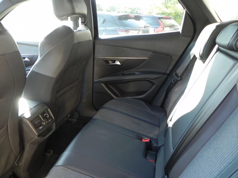 Peugeot 3008 BlueHDi 130 S&S EAT8 Allure Pack