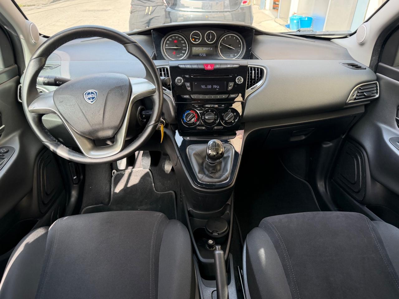 Lancia Ypsilon 1.2 69 CV Silver 2013