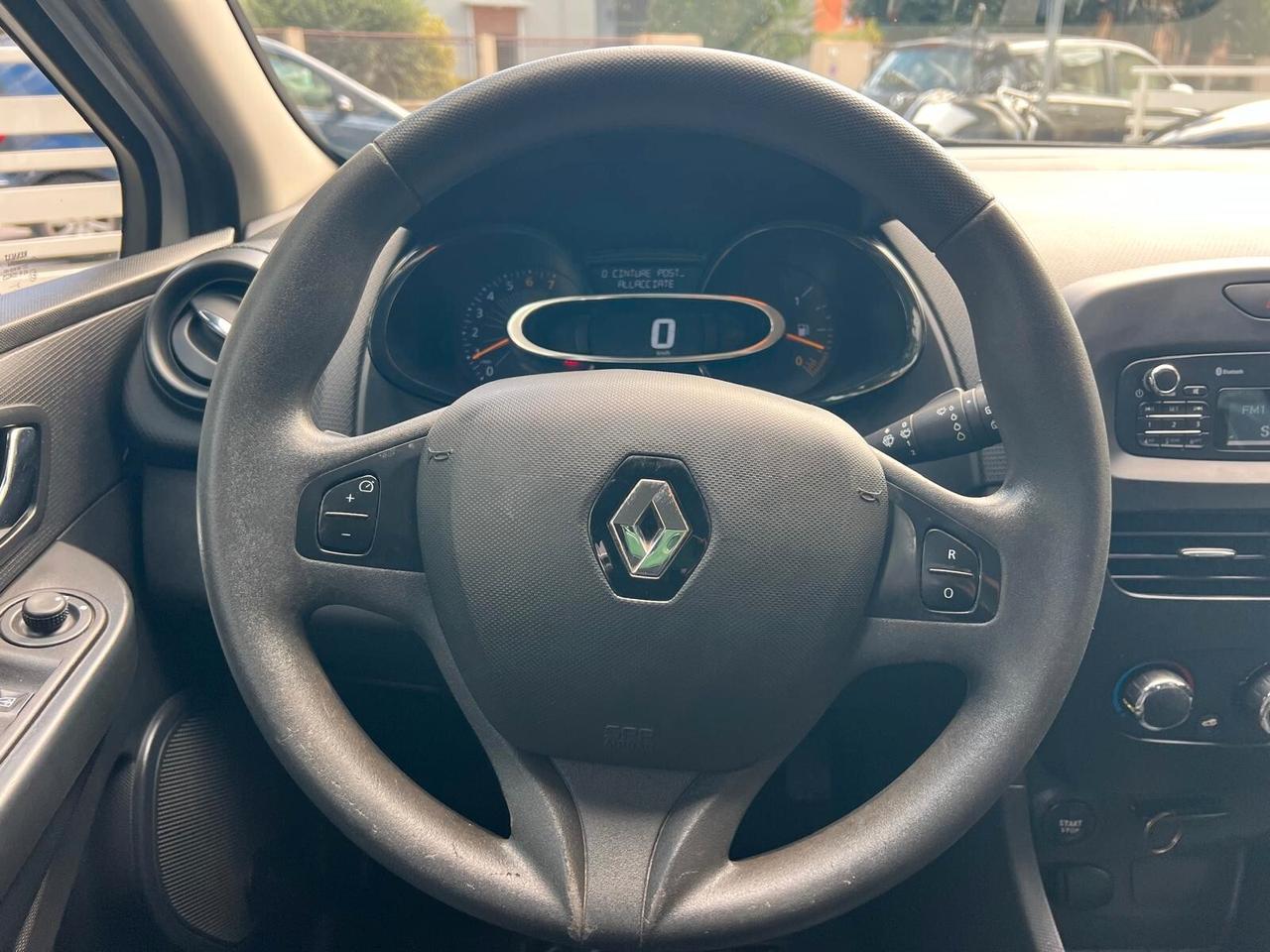 RENAULT CLIO 1.2 5P 73CV LIVE NEOPATENTATI