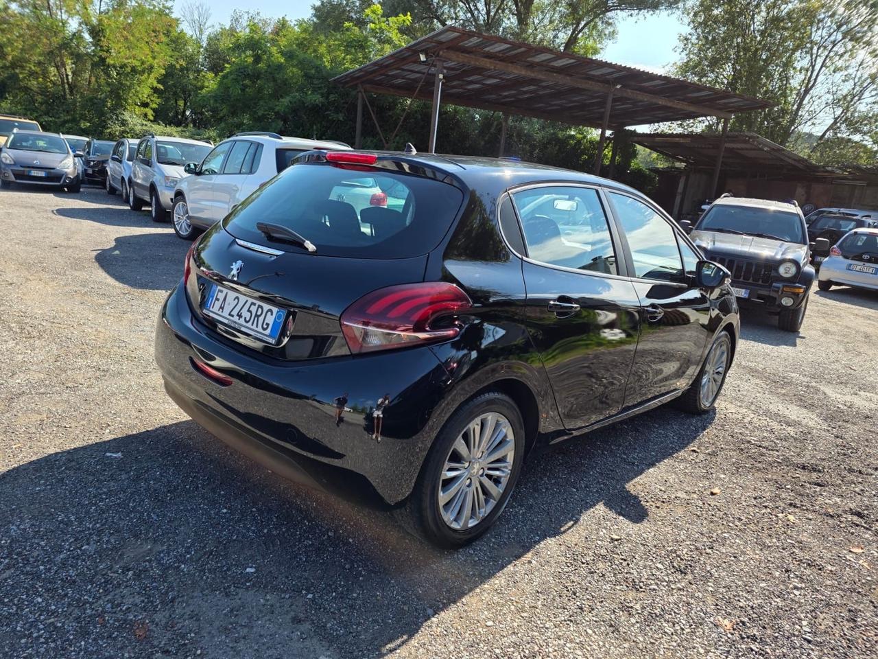Peugeot 208 2016 5 porte neopatentati