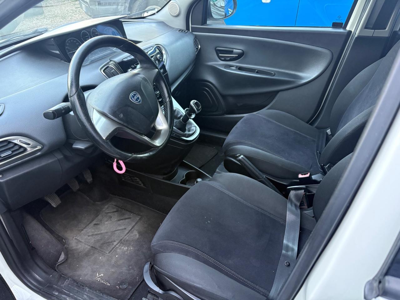 Lancia Ypsilon 0.9 TwinAir 85 CV 5 porte Metano Ecochic Silver
