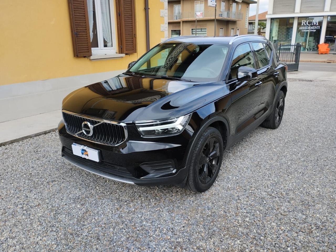 Volvo XC40 T2 Momentum Core
