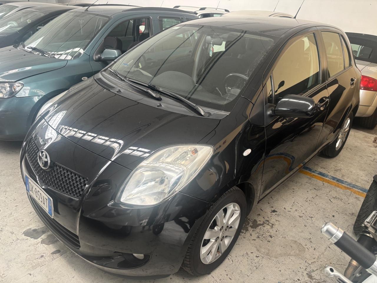 Toyota Yaris 1.0 5 porte Sol