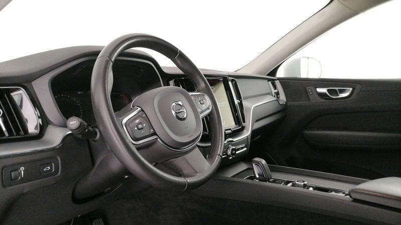 Volvo XC60 2.0 b4 Momentum Pro auto