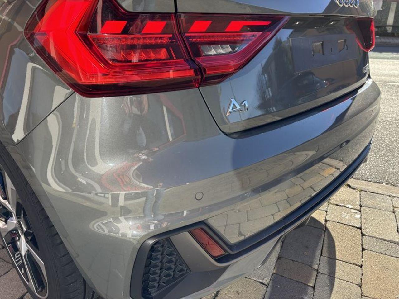 Audi A1 SPB 30 TFSI S tronic S line edition LED-APP-17"