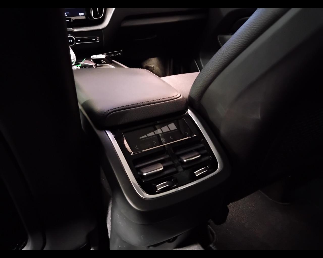 VOLVO XC60 II 2018 - XC60 2.0 b4 Inscription awd auto my20