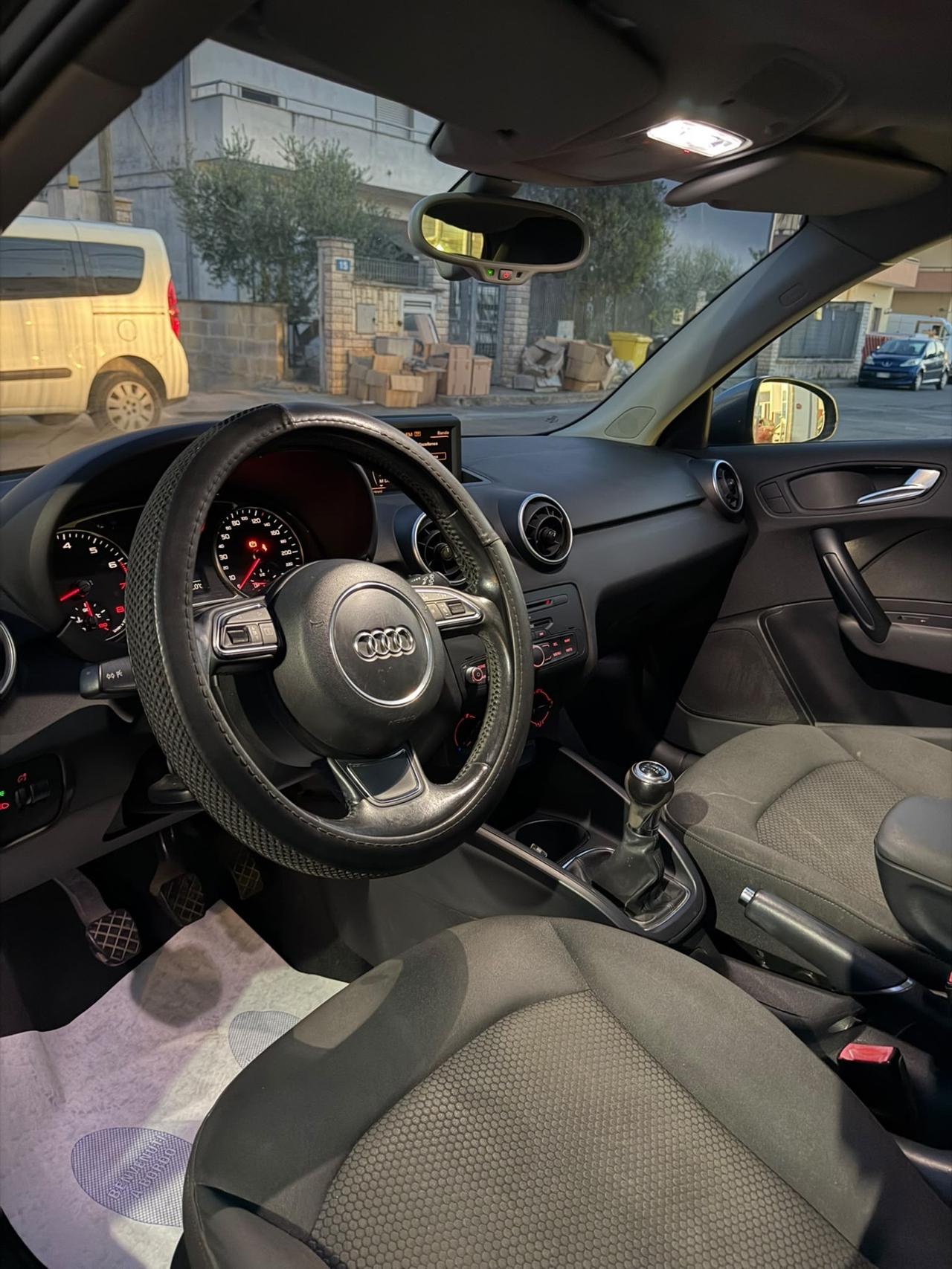 Audi A1 SPB 1.2 TFSI S-LINE-2012 LED/NAVI/ROTOR