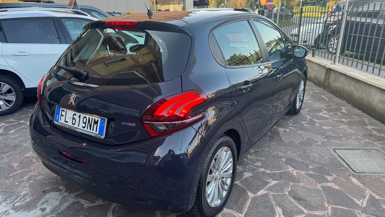 Peugeot 208 PureTech 82 5 porte Allure