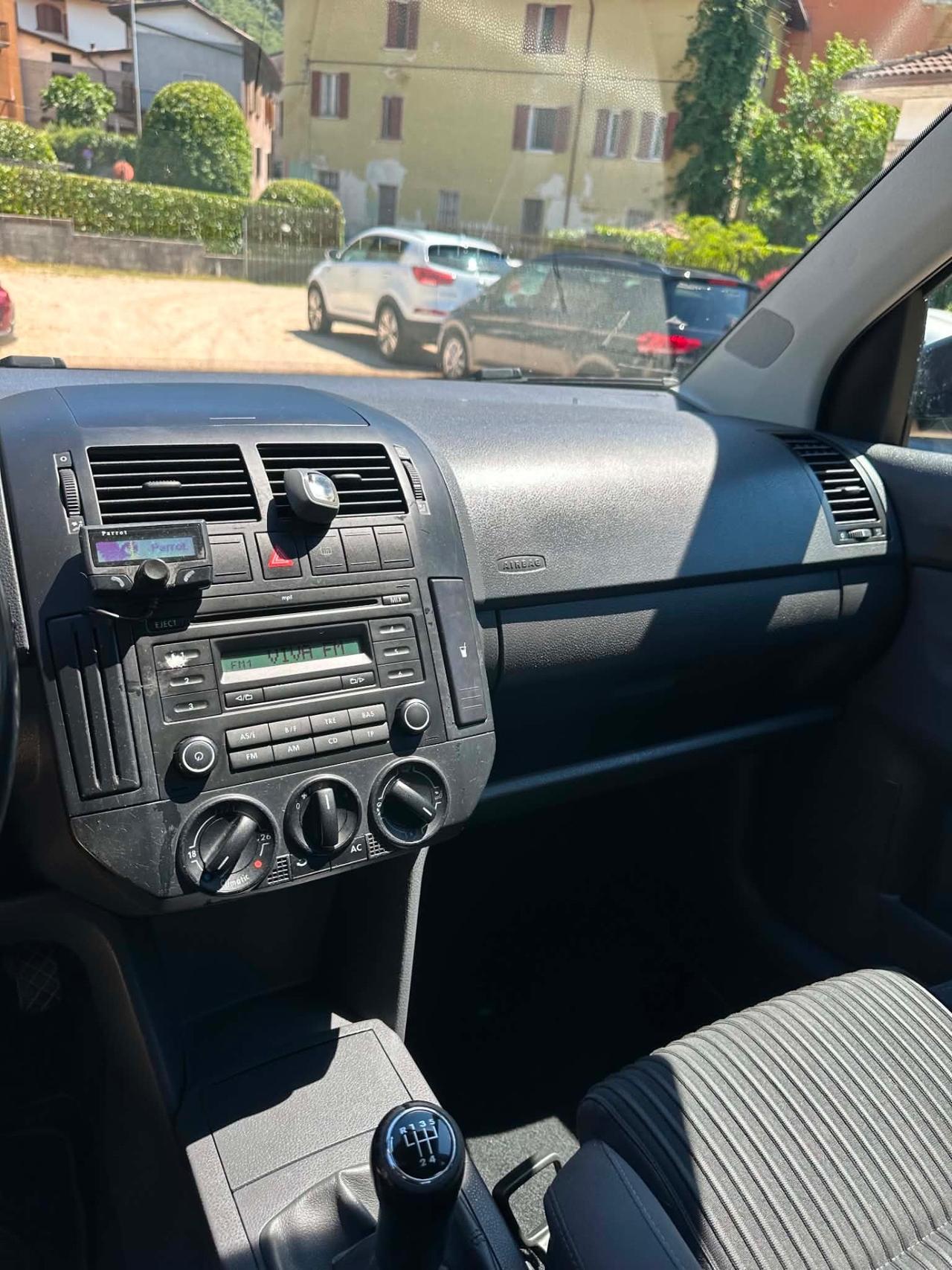 Volkswagen POLO 1.4/80CV TDI 5P SPORTLINE NEOPAT