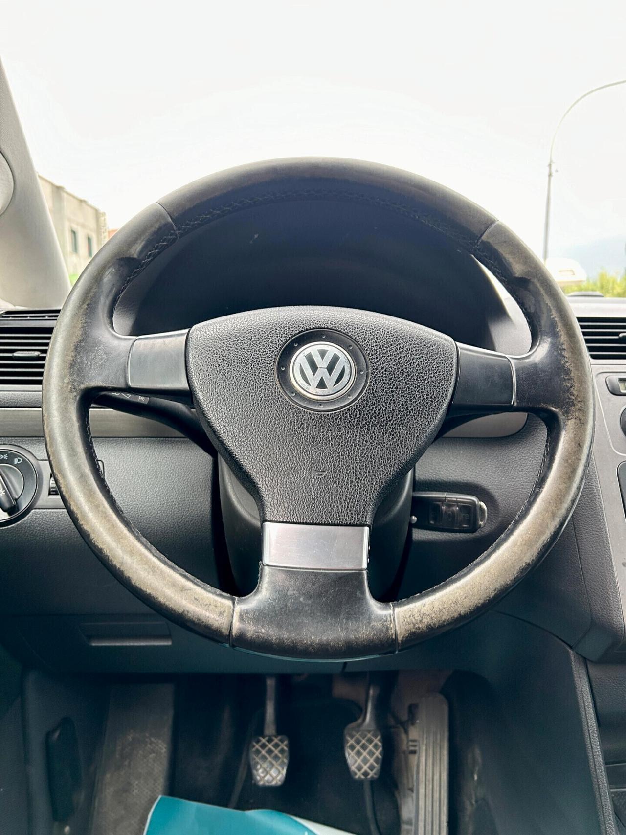 Volkswagen Touran 2.0 TDI DPF Highline 7 POSTI