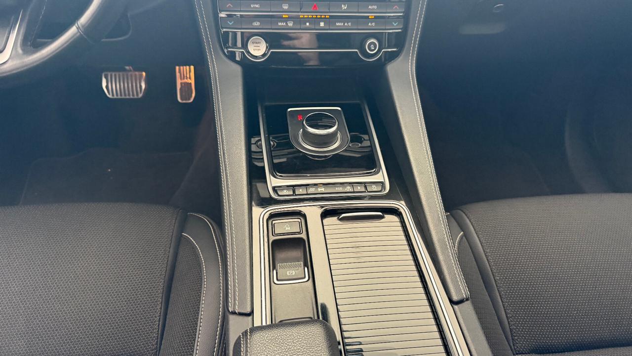 Jaguar F-Pace 2.0 D 180 CV AWD aut. R-Sport tetto apribile
