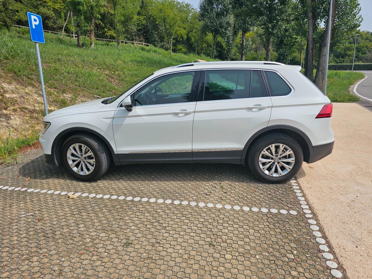 Volkswagen Tiguan 2.0 TDI SCR 4MOTION Business BlueMotion Technology