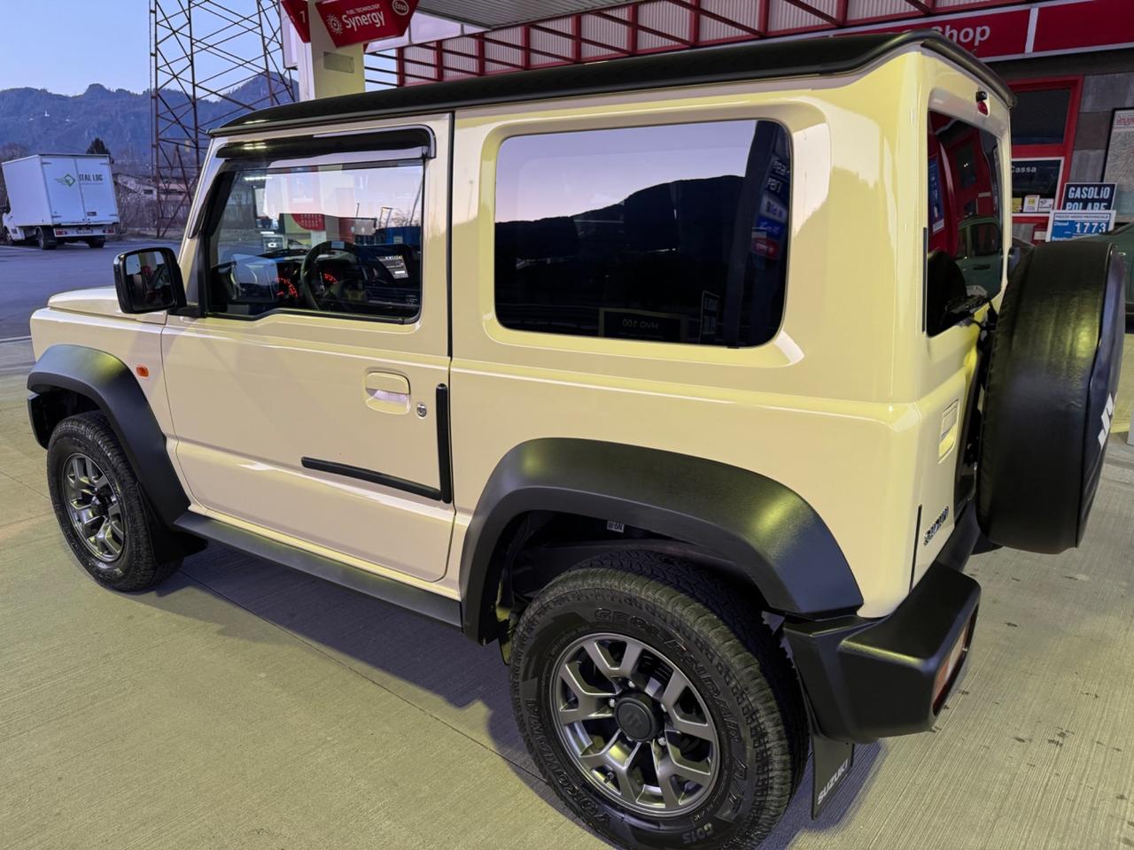 Suzuki Jimny 1.5 5MT Top