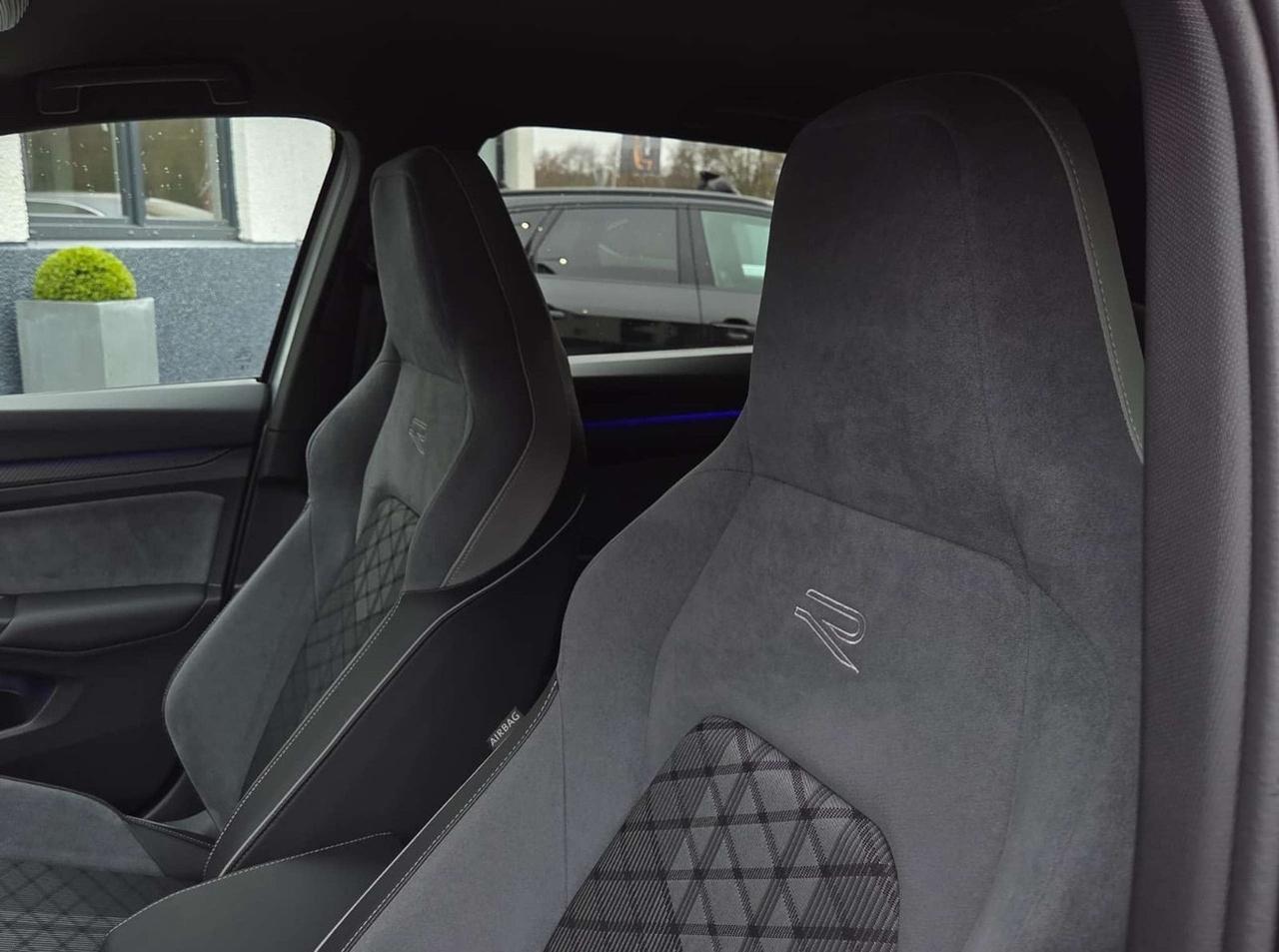 Volkswagen Golf 1.0 eTSI R-line DSG