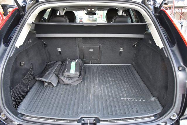 VOLVO XC60 B4 (d) AWD Geartronic Momentum *Pelle*