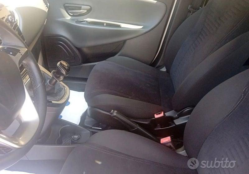 Lancia Ypsilon Ypsilon 0.9 t.air Gold s/CL ecochic metano 80cv E6