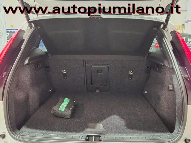 VOLVO XC40 T3 Geartronic Momentum Pro