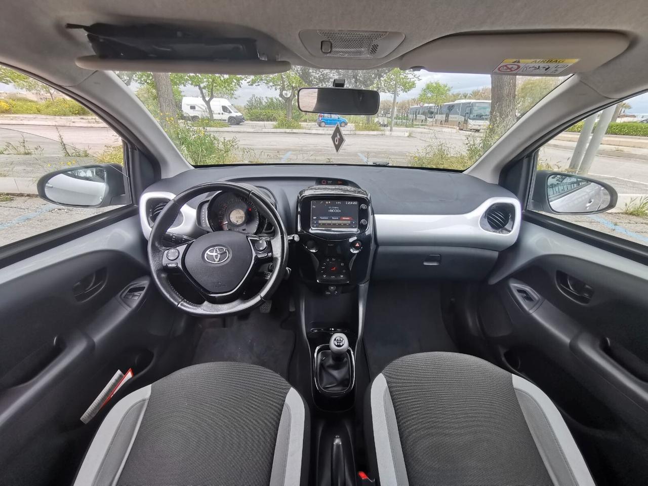 Toyota Aygo 1.0 VVT-i 69 CV 5P. x-wave 2015