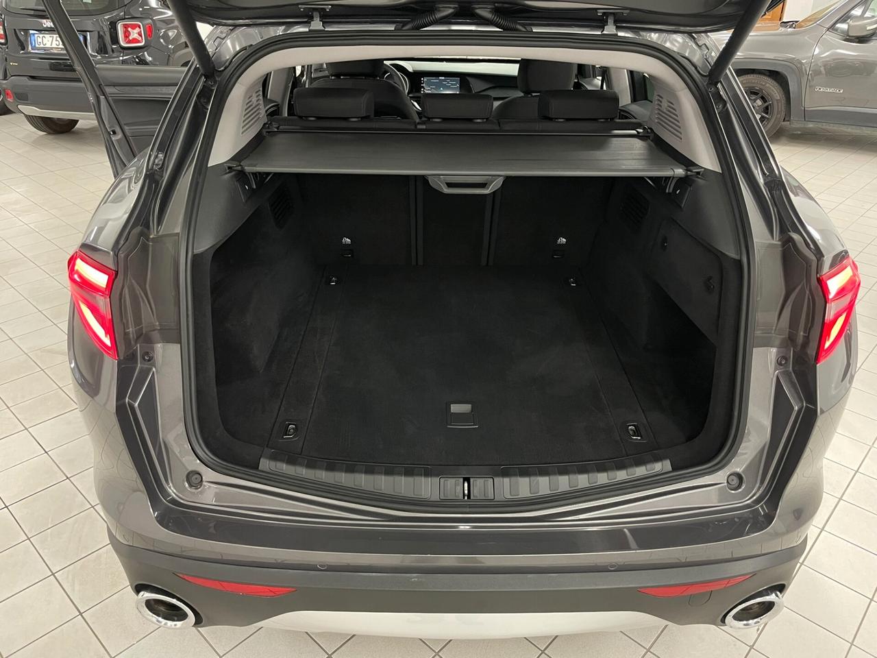 Alfa Romeo Stelvio 2.2 TD 160 CV BUSINESS AT8 NAVI 18" VETRI SCURI RETROCAMERA