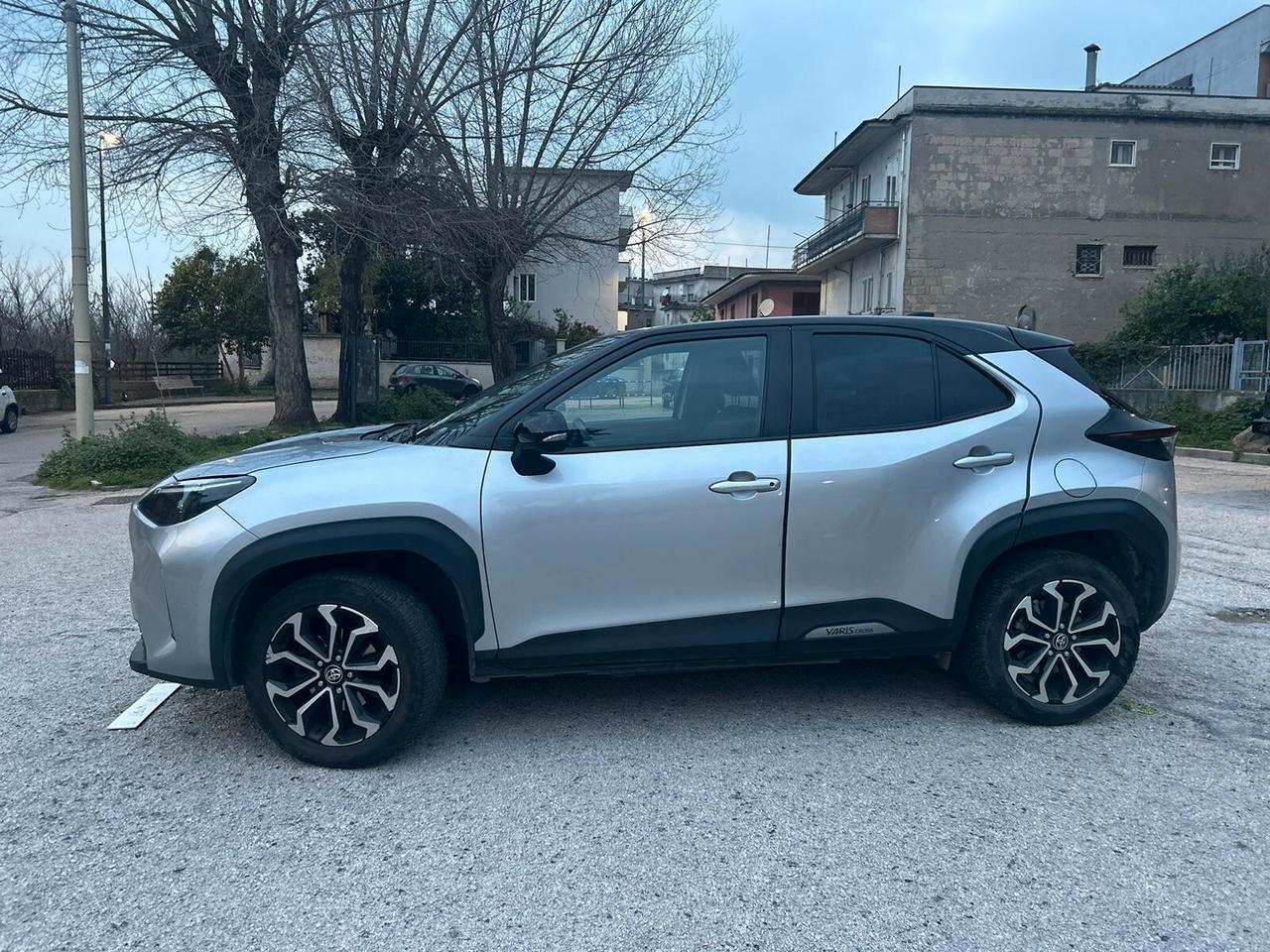 Toyota Yaris Cross 1.5 Hybrid 5p. E-CVT AWD-i Trend