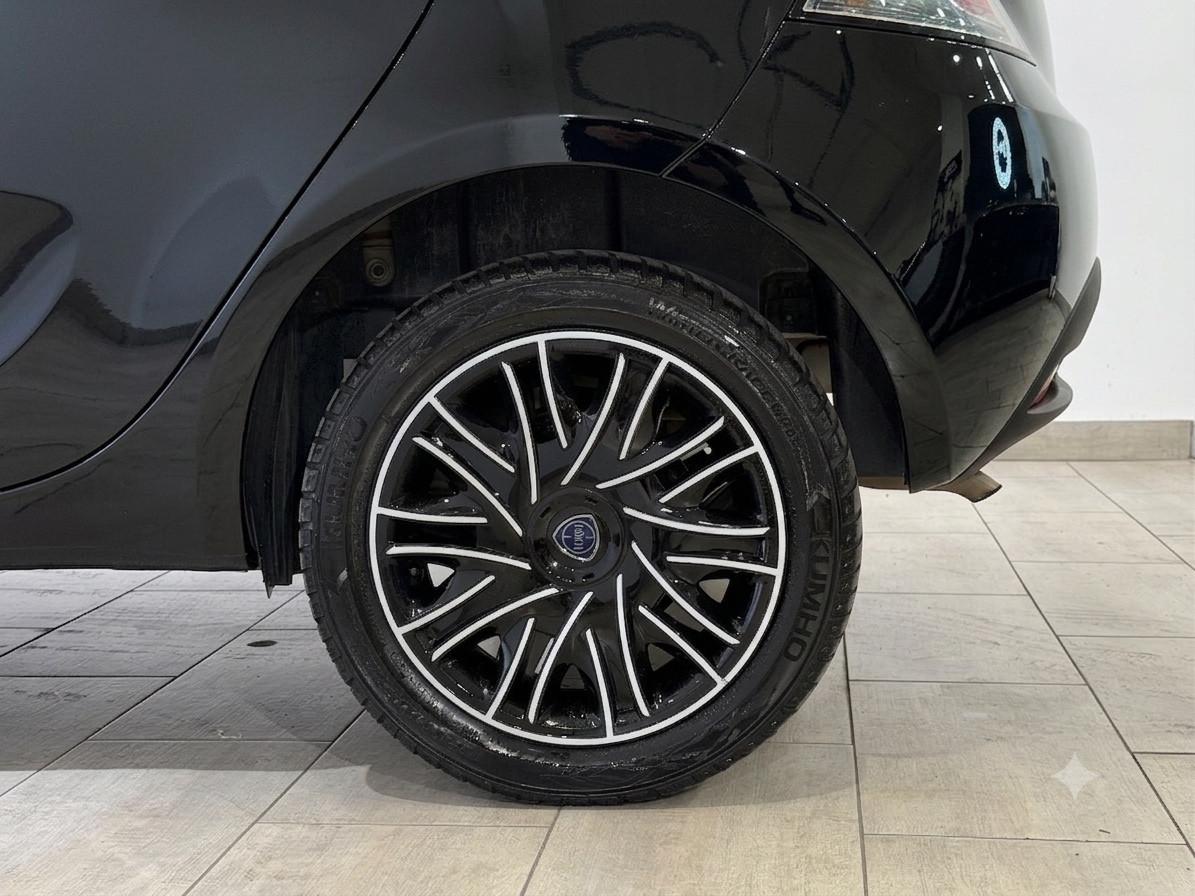 Lancia Ypsilon 1.0 Hybrid 69cv S&S Hybrid Gold my23