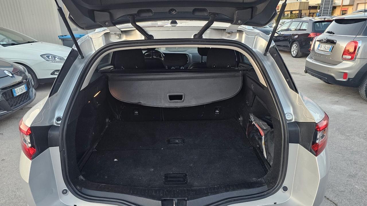 Renault Megane Mégane dCi 8V 110 CV EDC Energy Bose