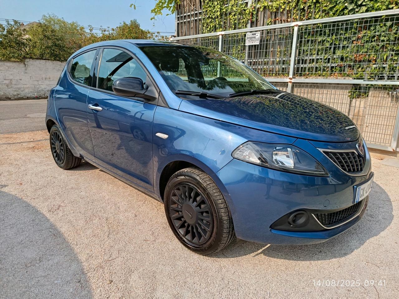 Lancia Ypsilon 1.0 FireFly 5 porte S&S Hybrid Ecochic Silver