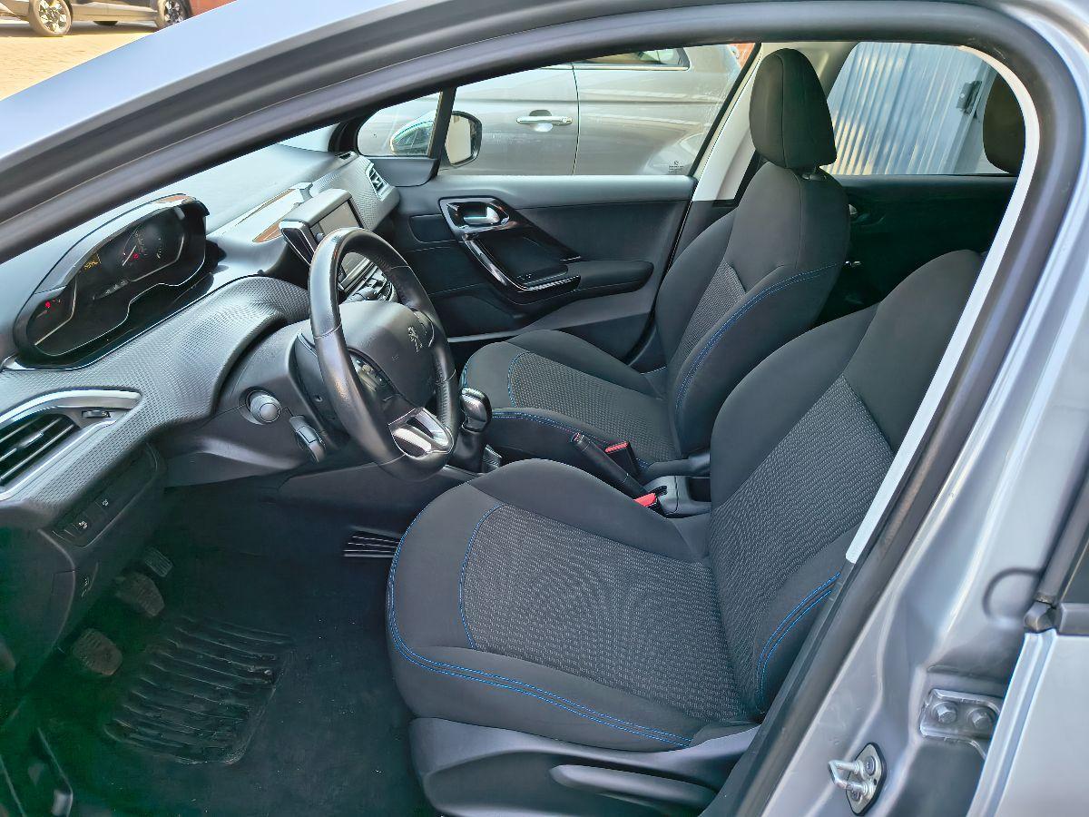PEUGEOT - 208 - PureTech 82 5p. Touch
