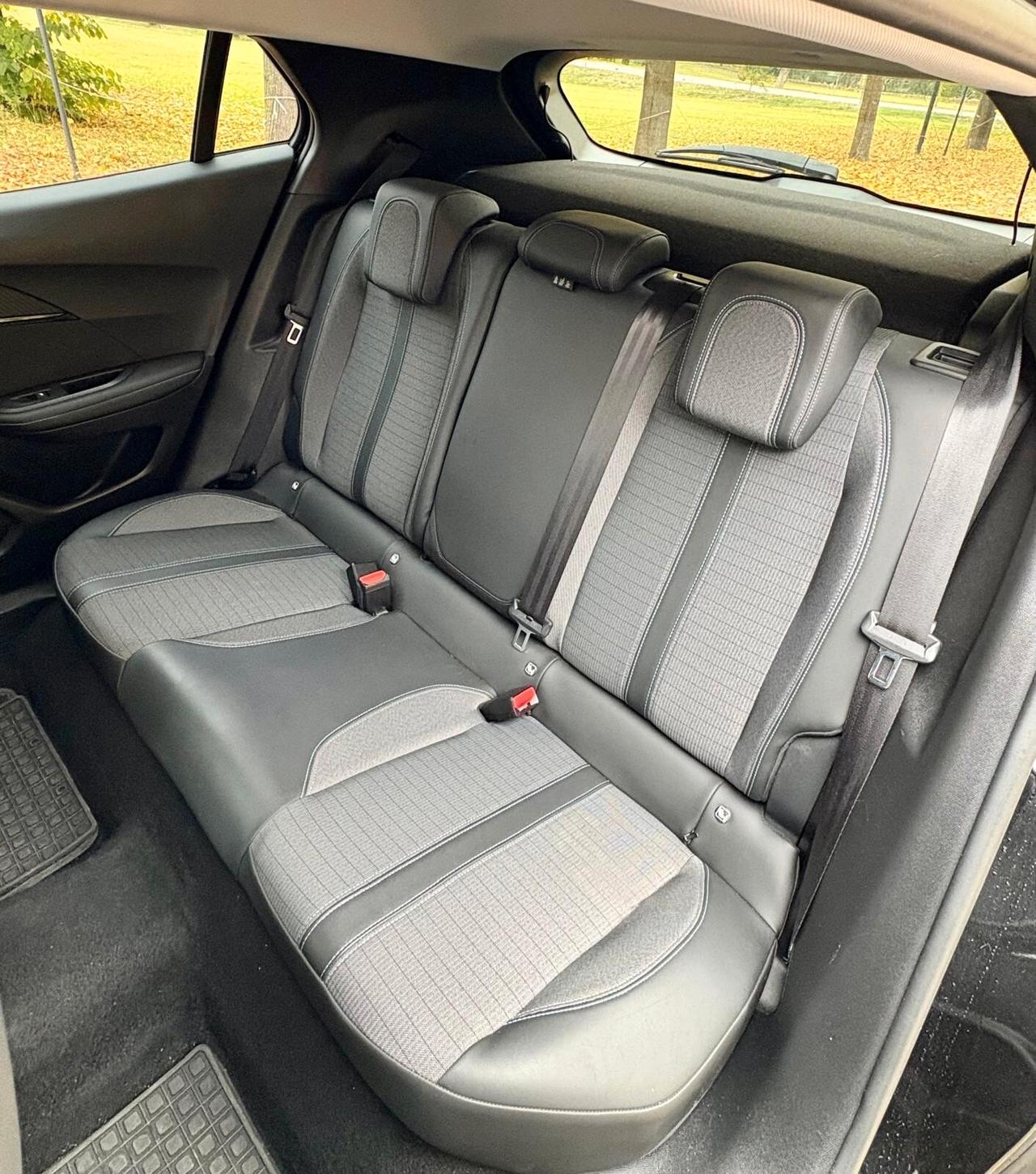 Peugeot 2008 PureTech 100 S&S Allure Pack