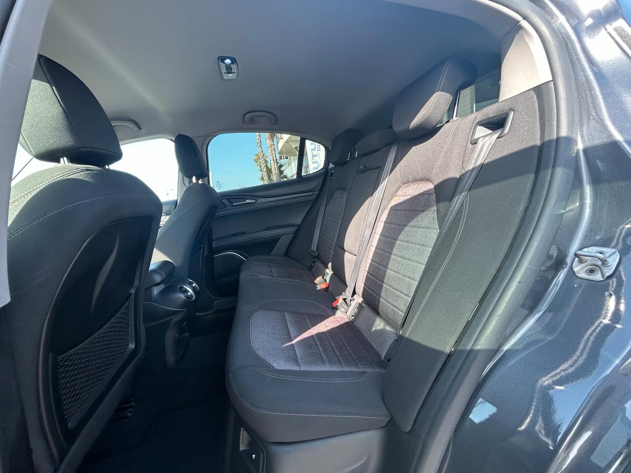 Alfa Romeo Stelvio 2.2 t Business Q4 210cv auto