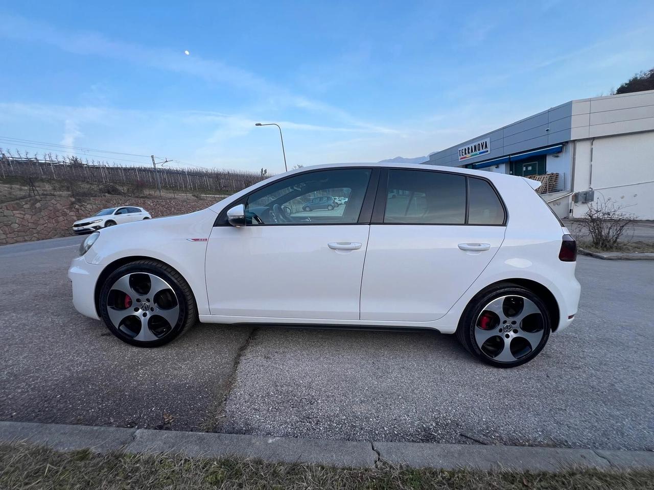 Volkswagen Golf GTI 2.0 TSI 5p.