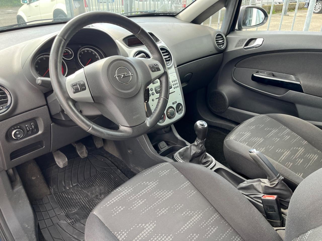 Opel Corsa 1.2 3 porte b-color OK NEOPATENTATI